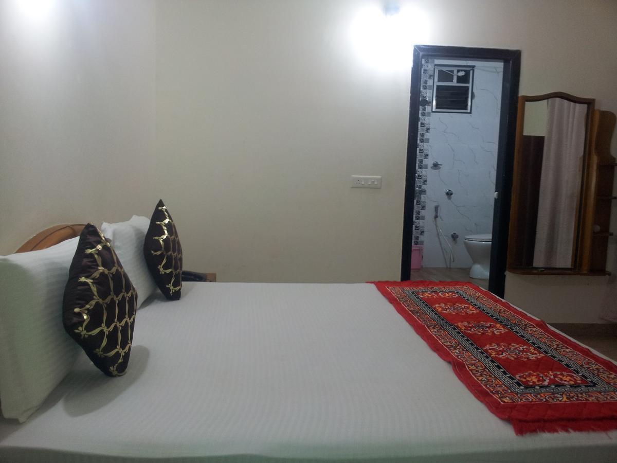Hotel M J Residency Puri Exterior foto
