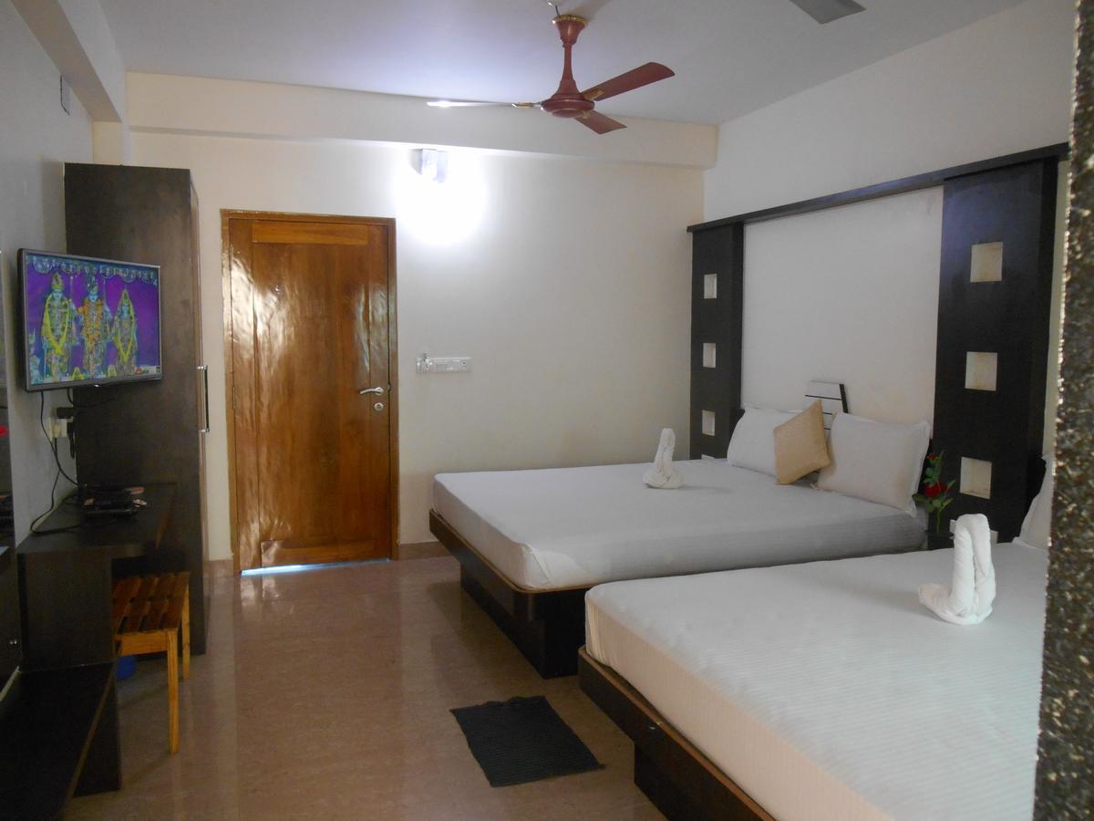 Hotel M J Residency Puri Exterior foto