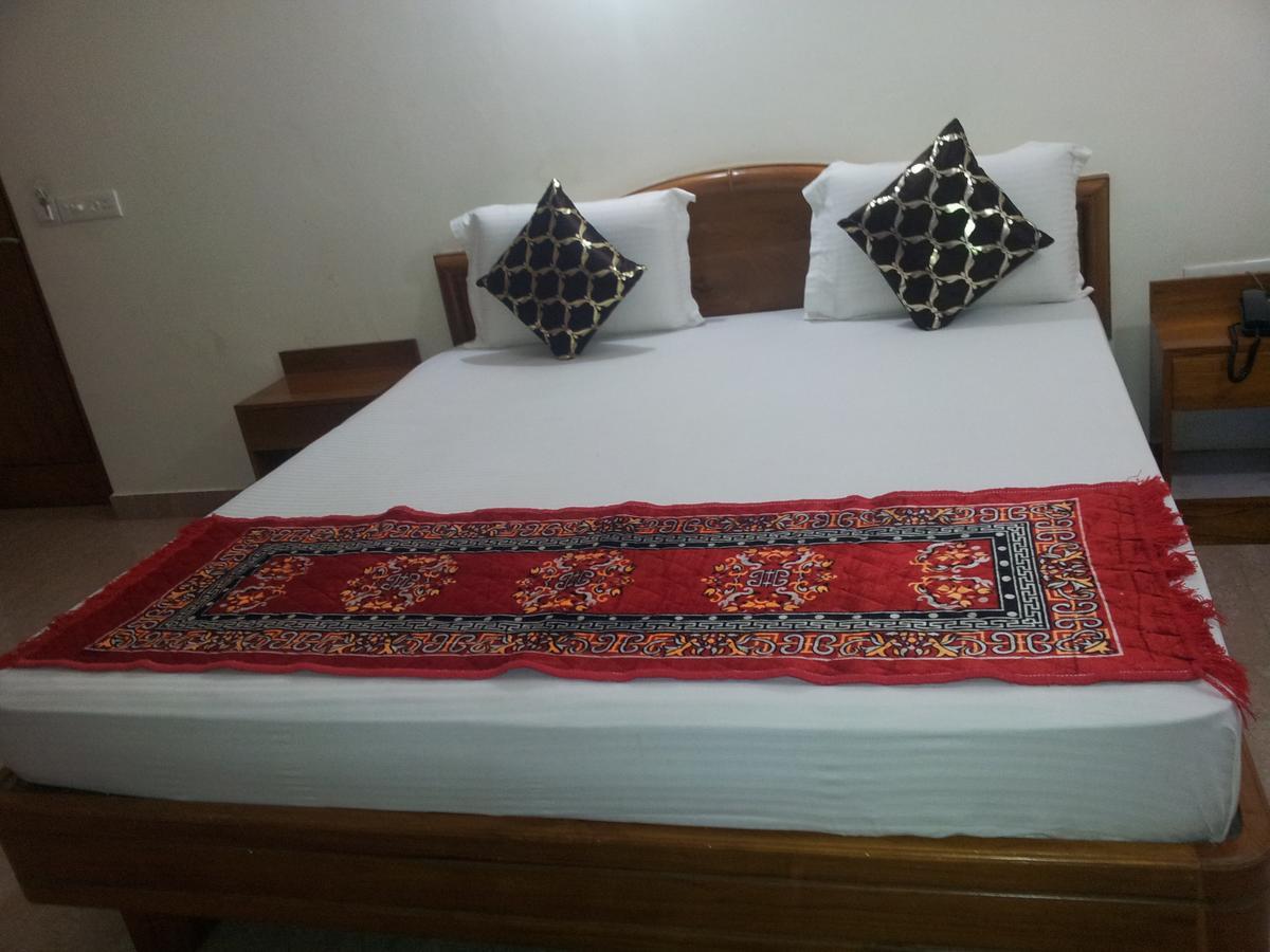 Hotel M J Residency Puri Exterior foto
