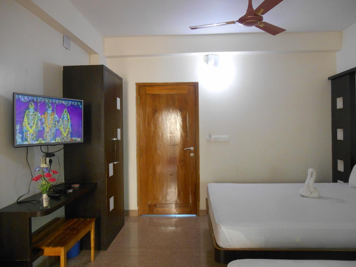 Hotel M J Residency Puri Exterior foto