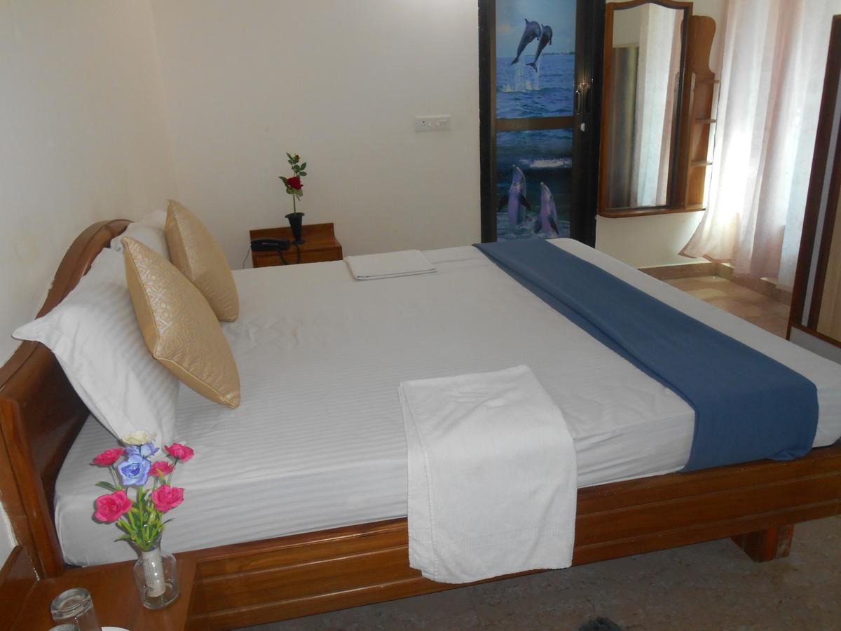 Hotel M J Residency Puri Exterior foto